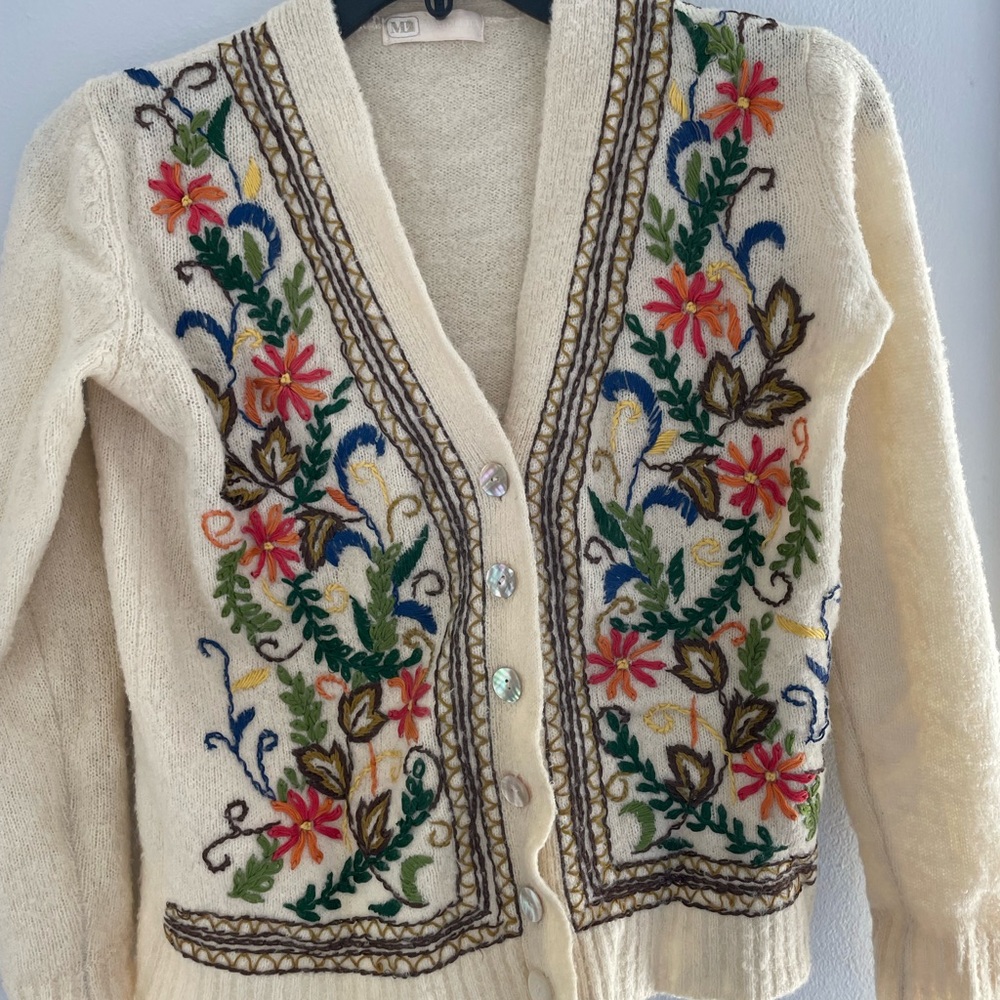 Embroidered floral cardigan